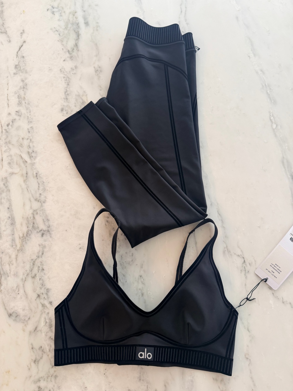 ALO Yoga Black Stripe-Trim Support Bra with matching leggings:NWT